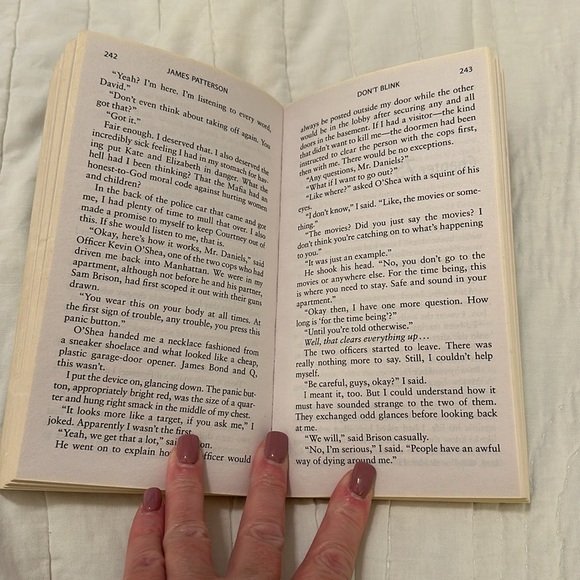 “Don’t Blink”, a Novel by James Patterson & Howard Roughan - Picture 10 of 10